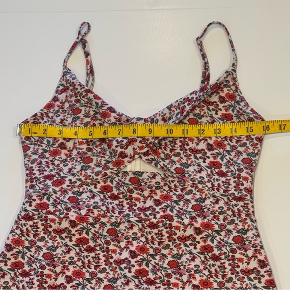 NWT Abercrombie & Fitch Twist-Front Cutout Mini Floral Dress Size Medium - Picture 14 of 16